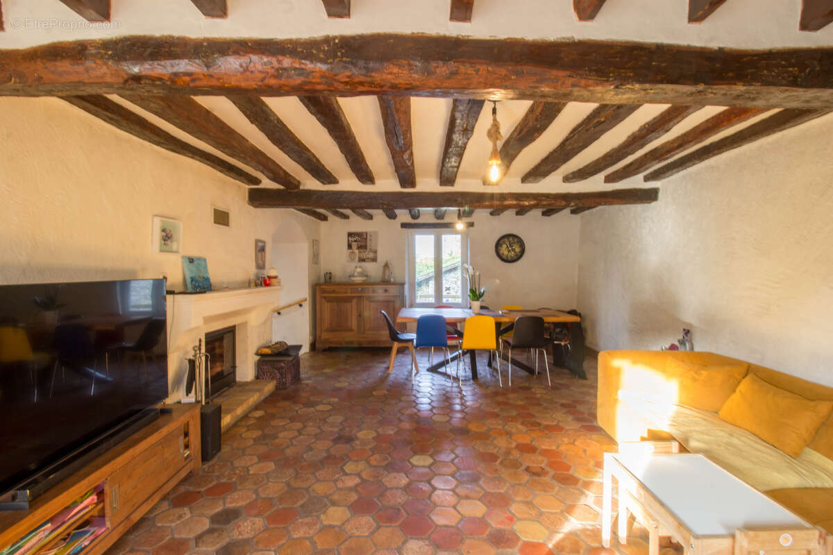 Maison à VILLENEUVE-SUR-AUVERS