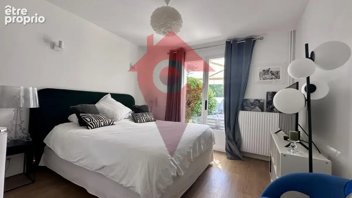 Maison familiale de 180 m2 avec piscine et jardin sans vis-à - photo 7