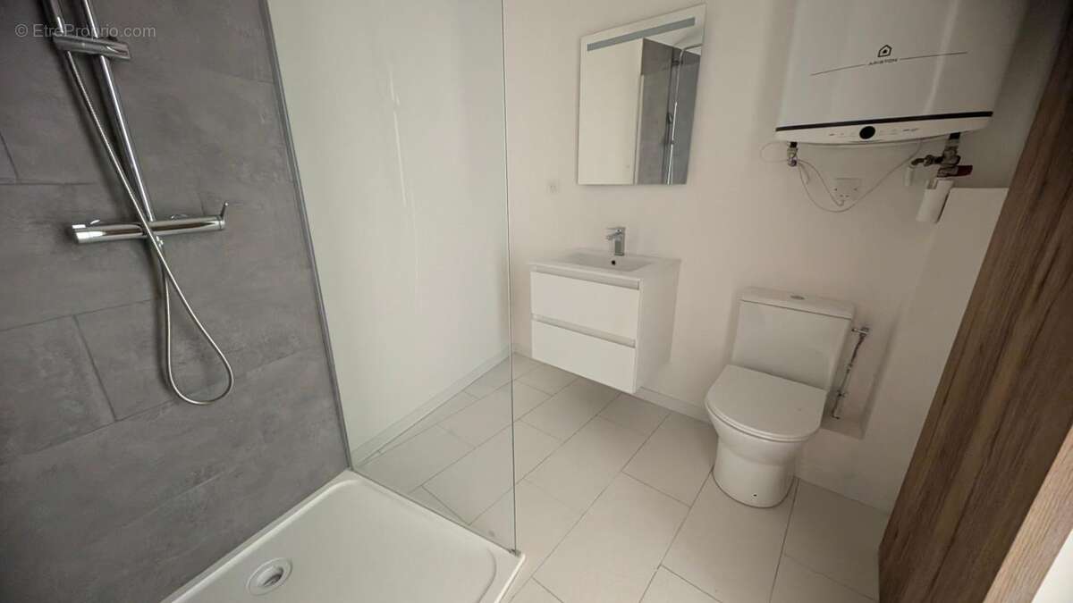 A vendre type 2 neuf avec terrasse privative et parking privatif sans charge - photo 6