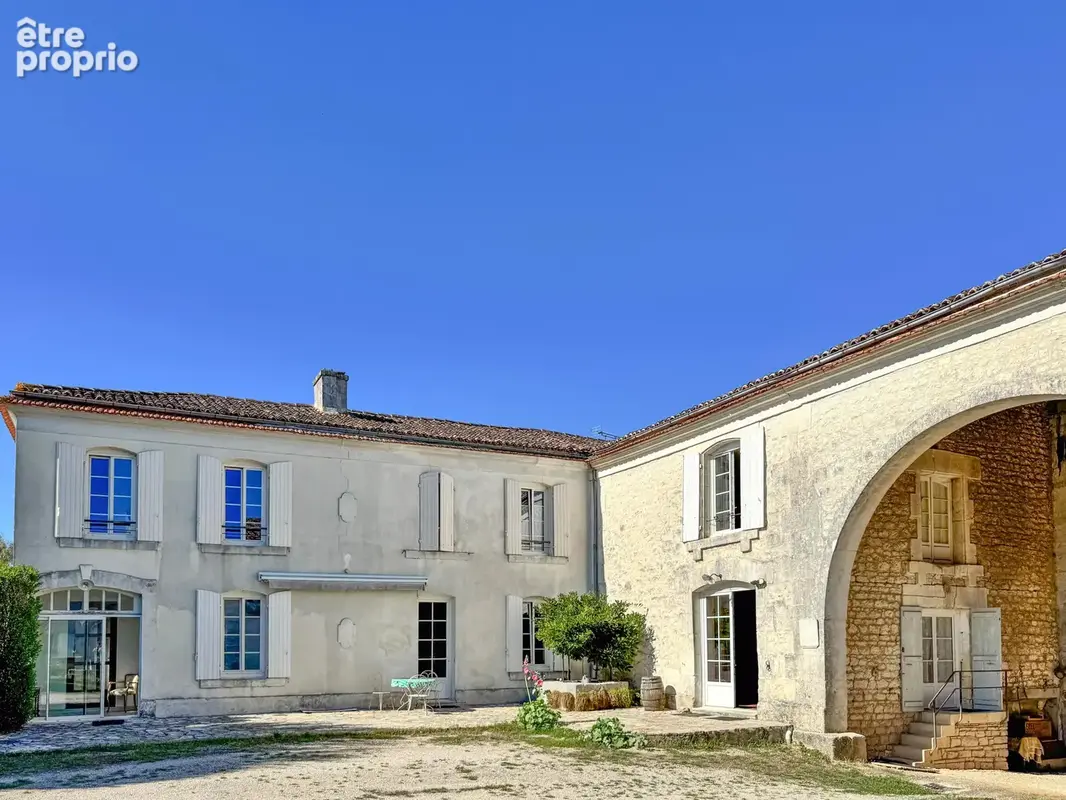 Photo Maison à Louzac-Saint-Andre au prix de 299 600€