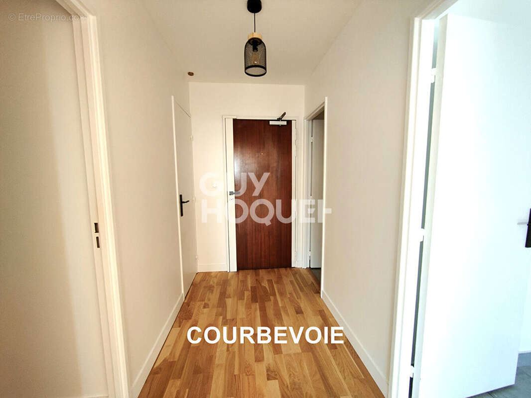Appartement à COURBEVOIE