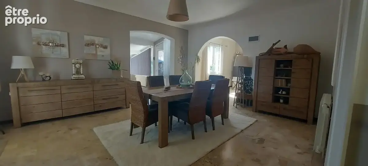 AGDE - Belle maison familiale de 148m² environ sur une parcelle de 862m² avec piscine, forage et dépendance - photo 4