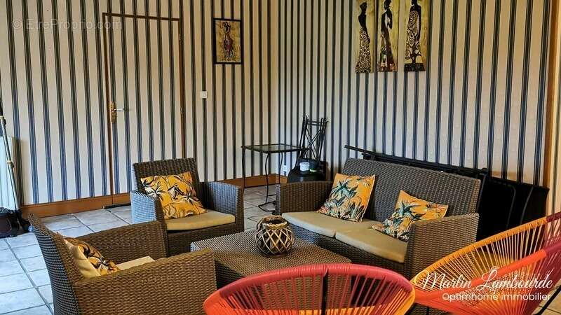 Maison à SAINT-LEONARD-DE-NOBLAT