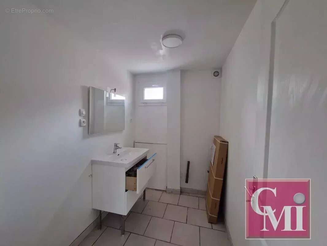 Appatement type F2 au calme, en rez de jardin avec terrasse - photo 6