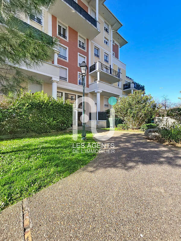 Appartement à VILLENEUVE-LA-GARENNE
