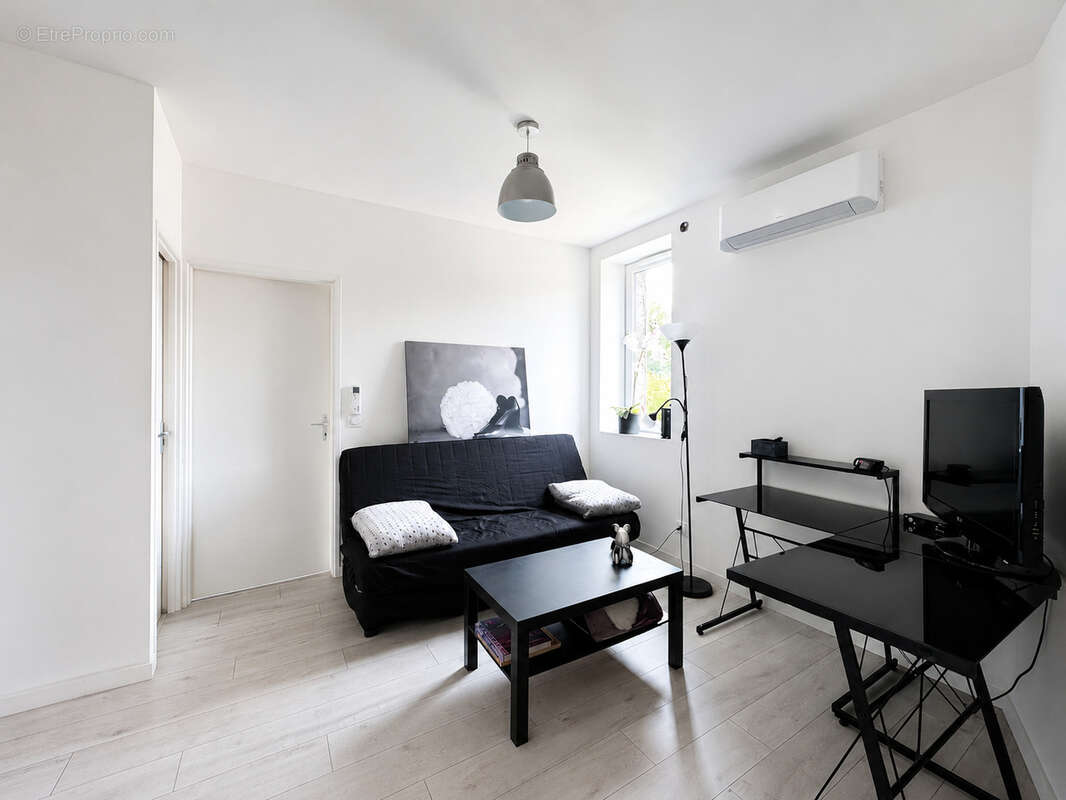 Maison en pierres rénovée, élevée sur dépendances à Saint Pierre de Boeuf - 3 chambres + 160 m2 de jardin - photo 15