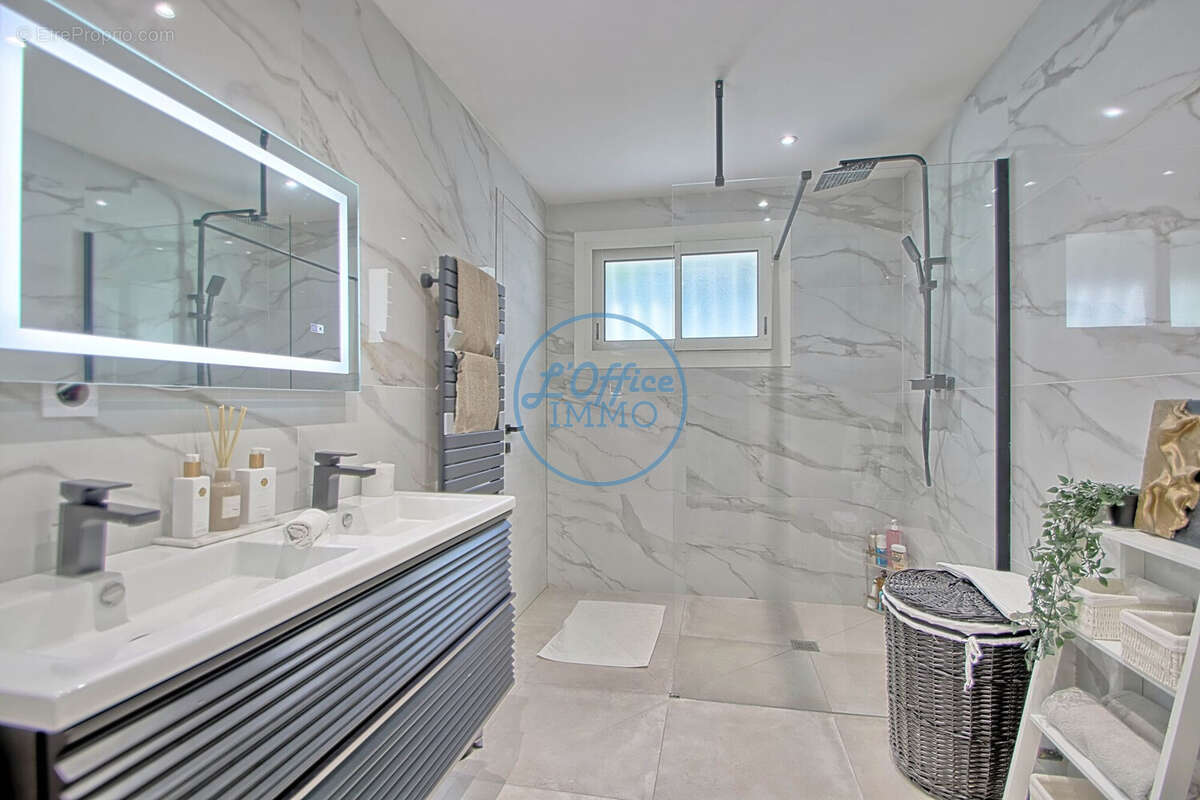 Maison à LA VALETTE-DU-VAR