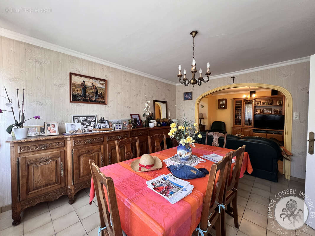 Maison à HENANBIHEN