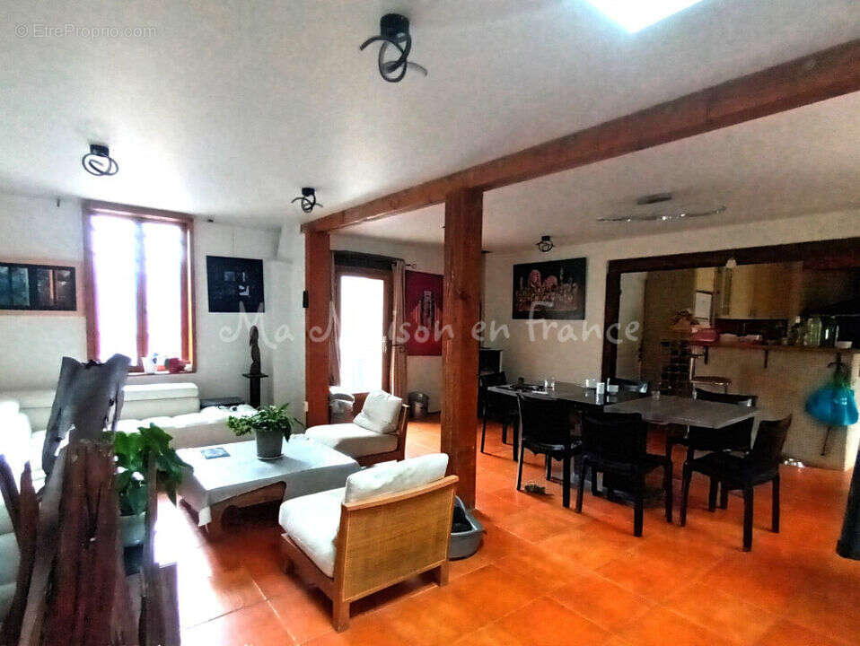 Maison à CHATEL-MONTAGNE