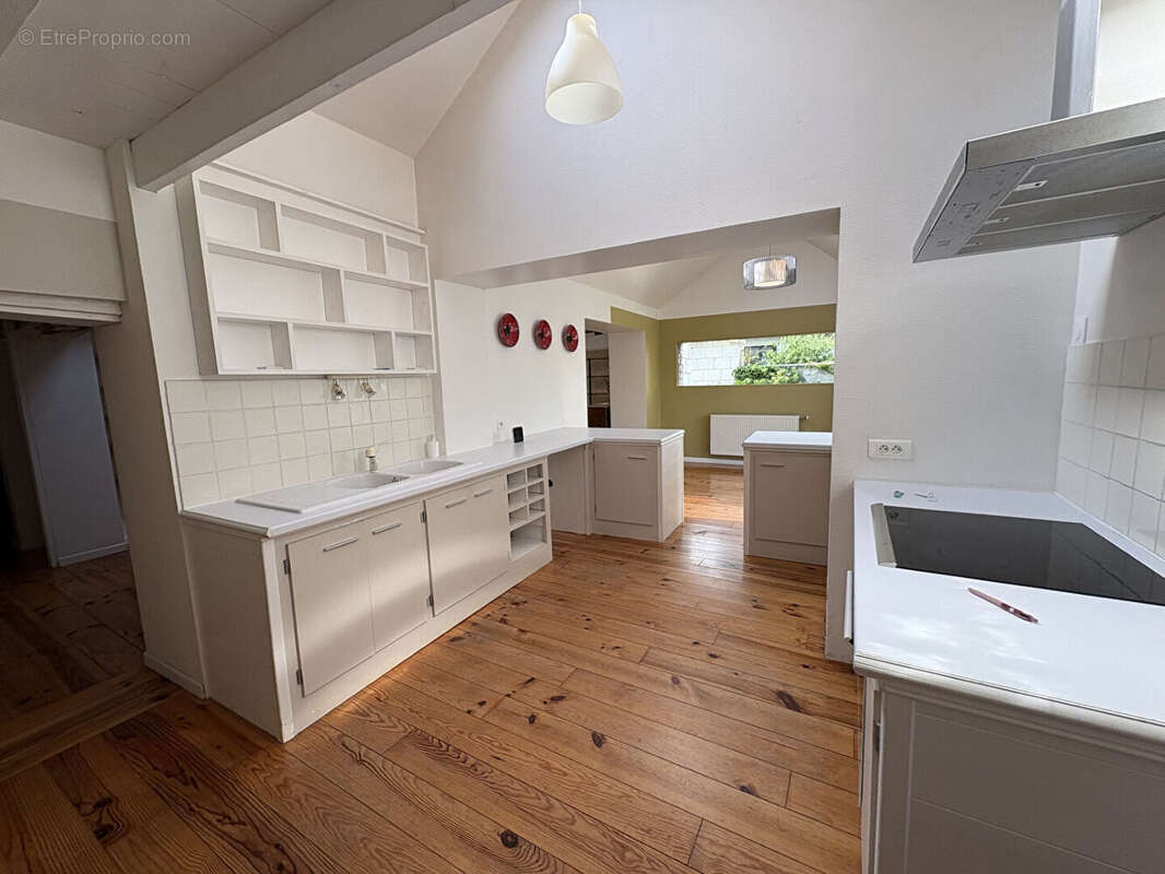 Maison à SAINT-CLEMENT-DES-LEVEES