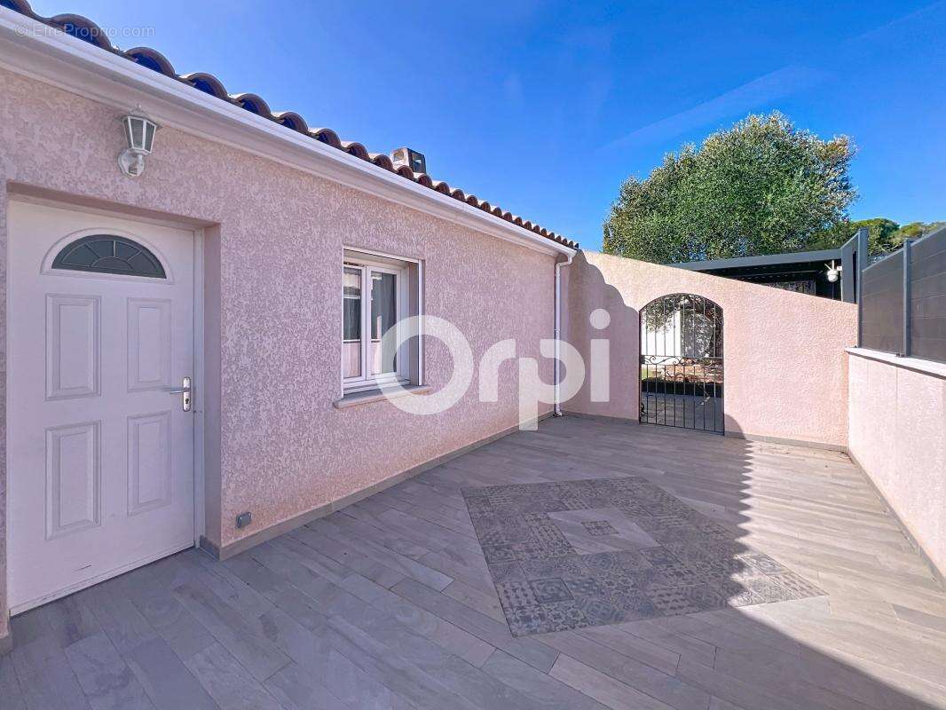 Maison à ROQUEBRUNE-SUR-ARGENS