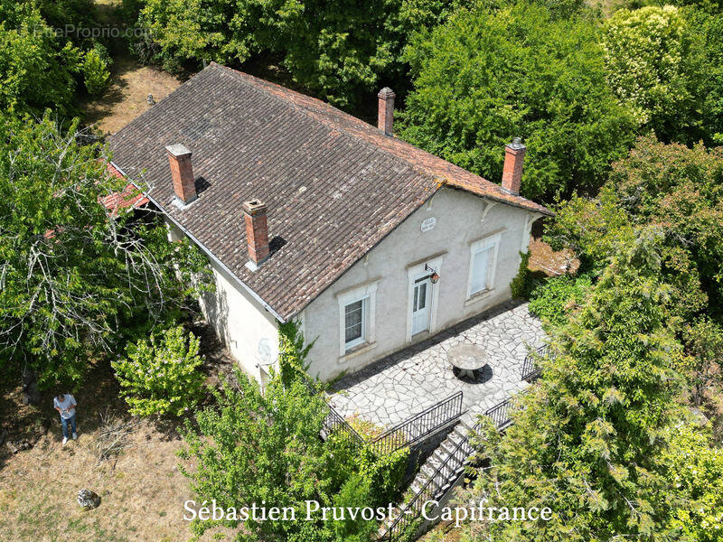 Maison à AGONAC
