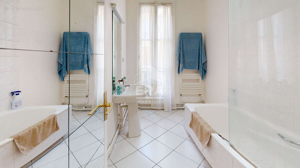 Appartement à PARIS-8E