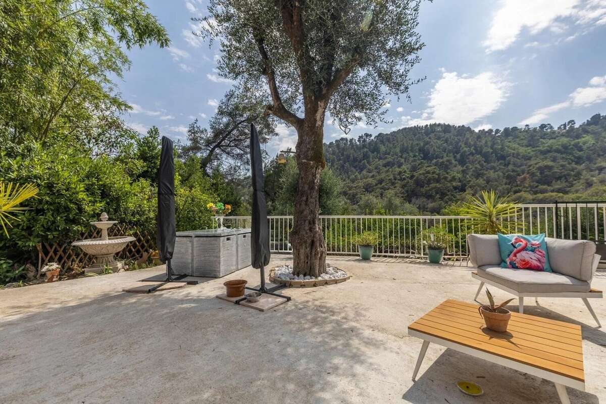 Escarene : bien rare sur le secteur ! propriété de charme avec maison individuelle 4 pièces, 3 chambres, bureau, 185m²  en total - photo 2