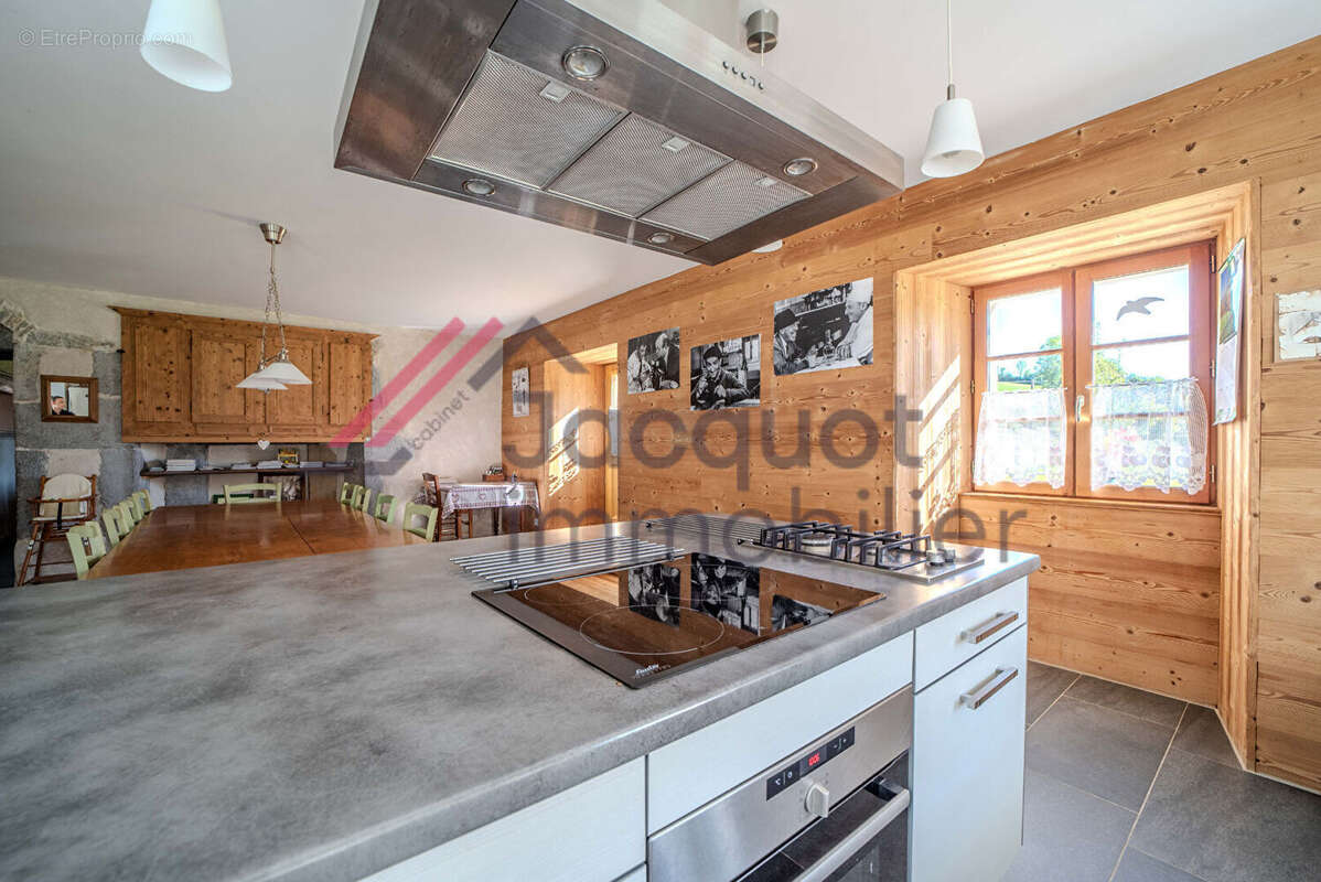 Maison à SAINT-LAURENT-EN-GRANDVAUX