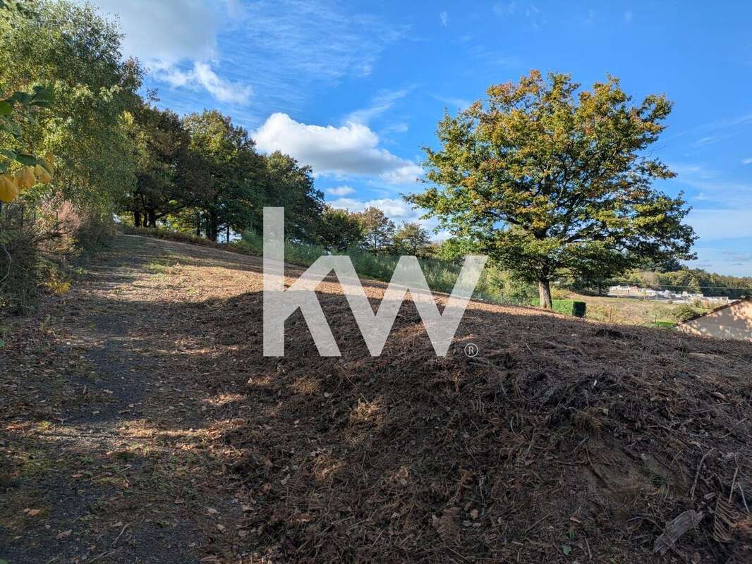 Terrain à SAINT-HILAIRE-LES-PLACES