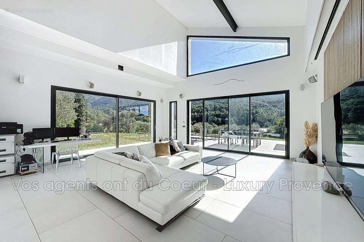 Maison à VAUVENARGUES