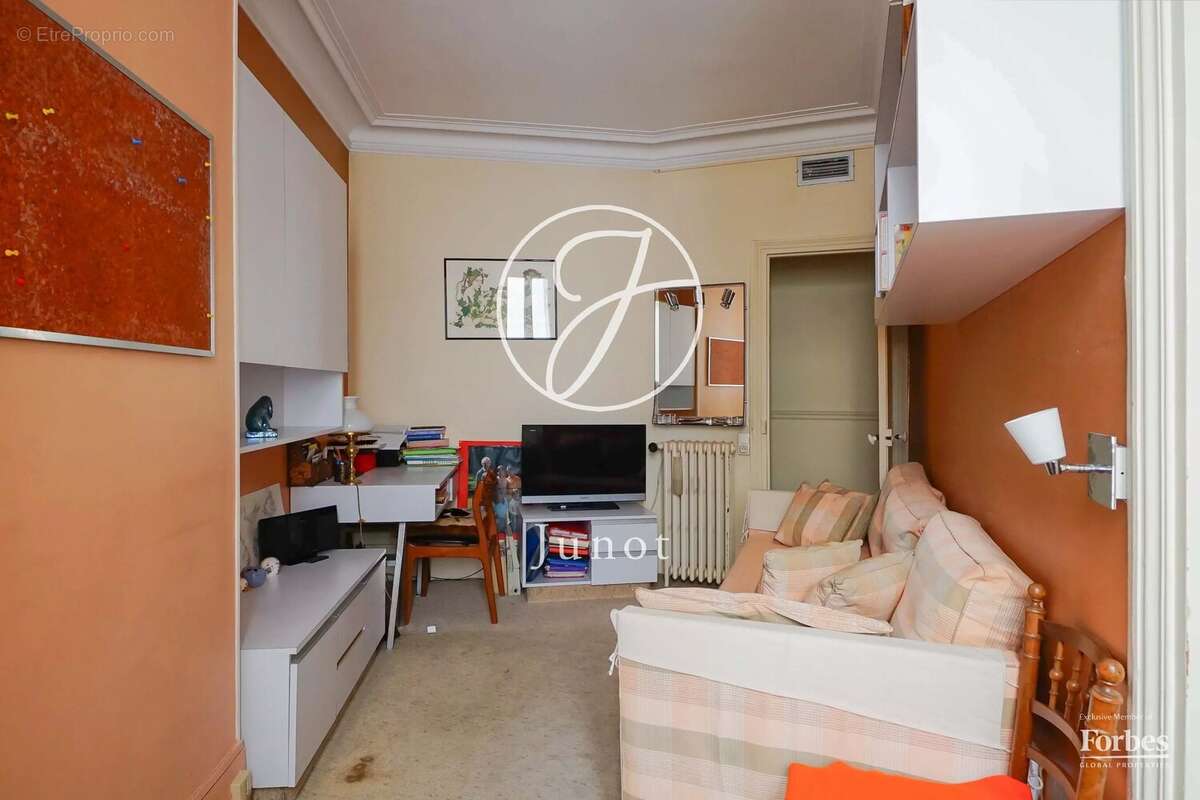 Appartement à PARIS-7E
