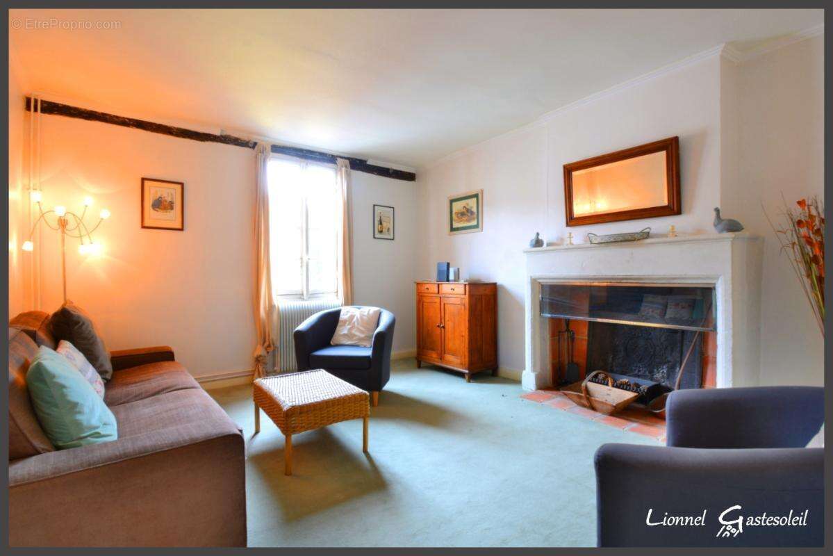 Maison à vendre 3/4 chambres à colombages au cœur de la bastide, idéale pour vivre ou investir à deux pas de la Dordogne à SAINT - photo 8