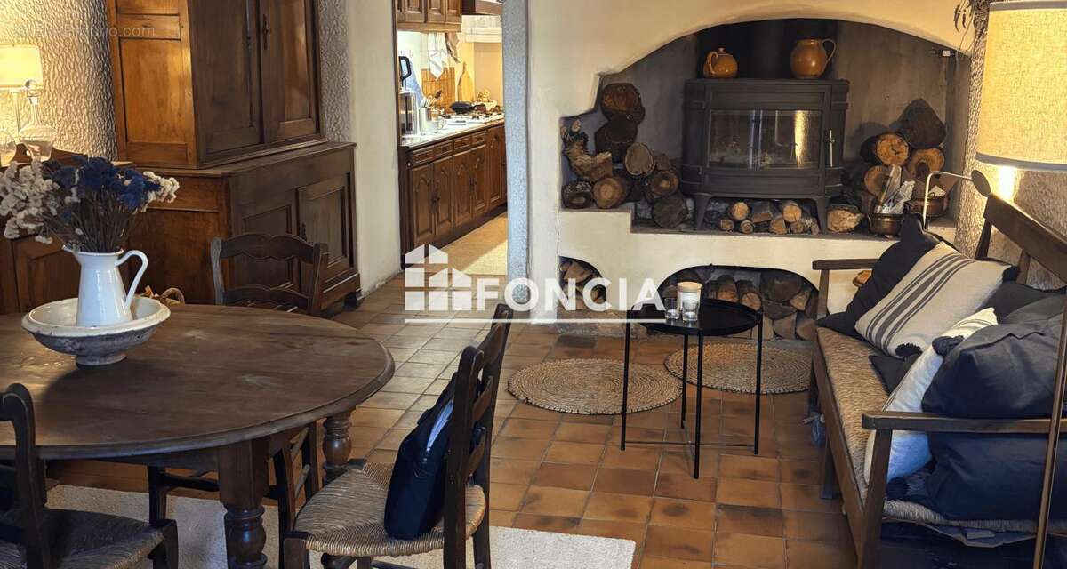 Maison à LUSSAN