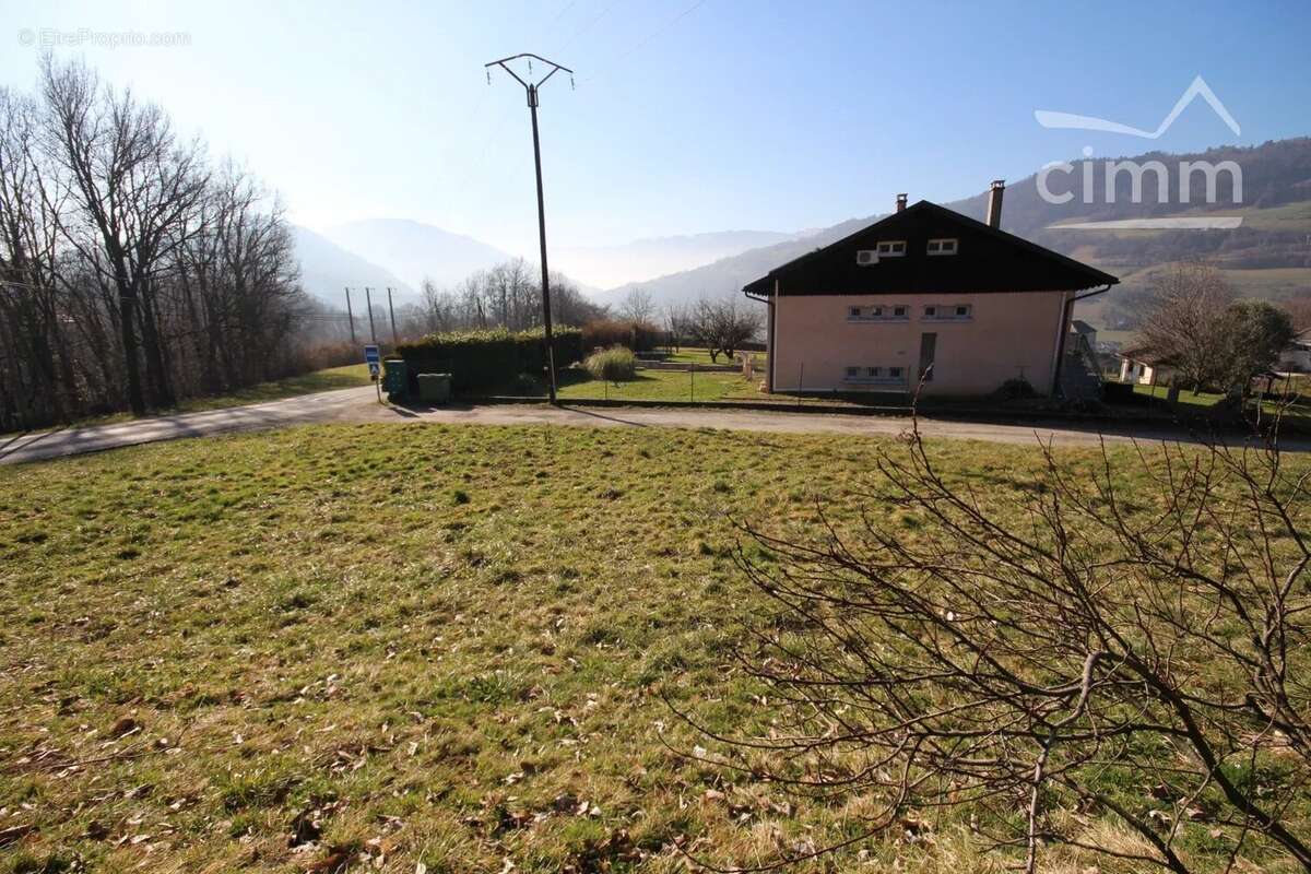 Terrain à LA ROCHETTE