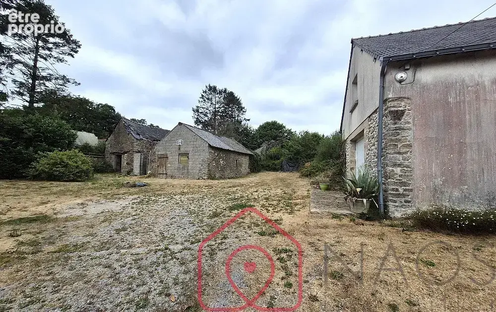 Roudouallec au calme - longere + dependances sur 1989 m² de terrain. - photo 8