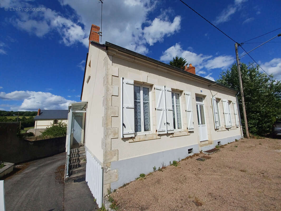 Maison à CHATEAUNEUF-VAL-DE-BARGIS
