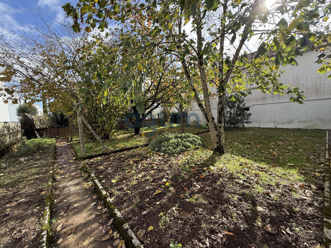 MONTAIGU - Maison sur sous-sol - Garage - Jardin - photo 10