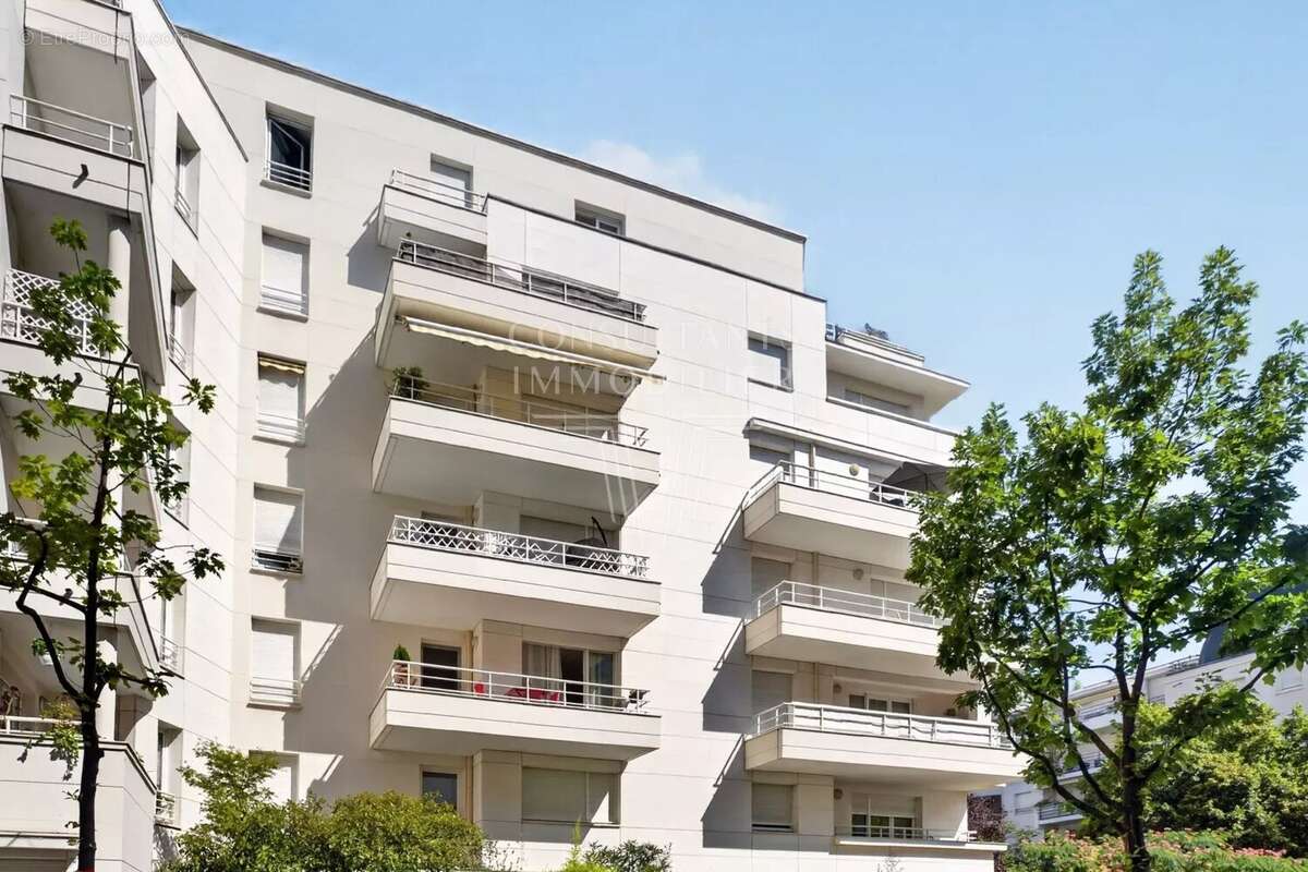 Appartement à COURBEVOIE