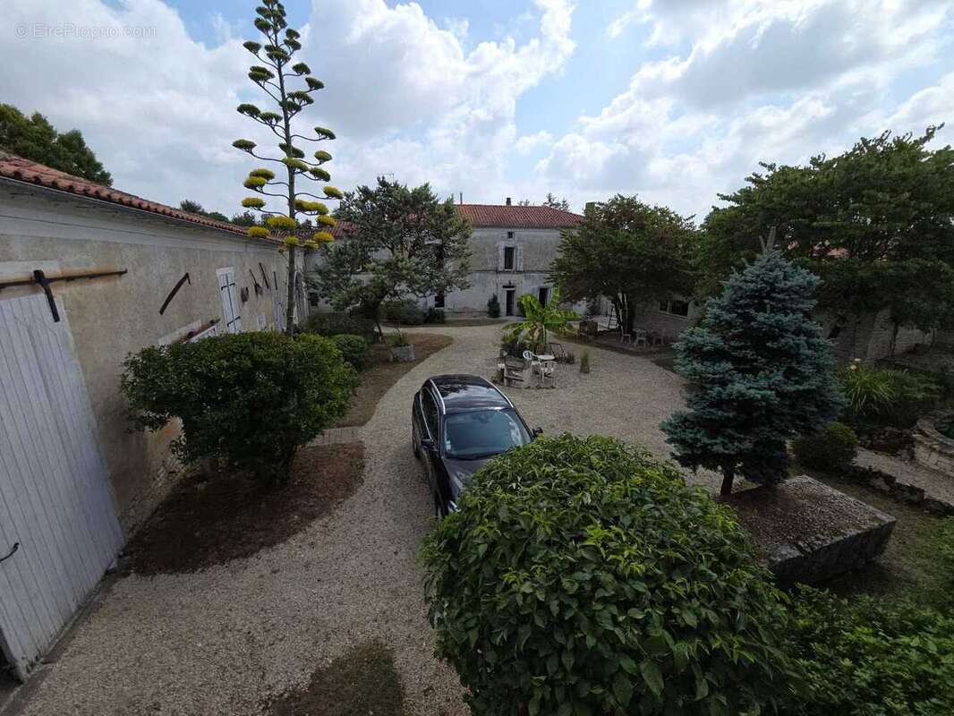 Appartement à DOUZAT