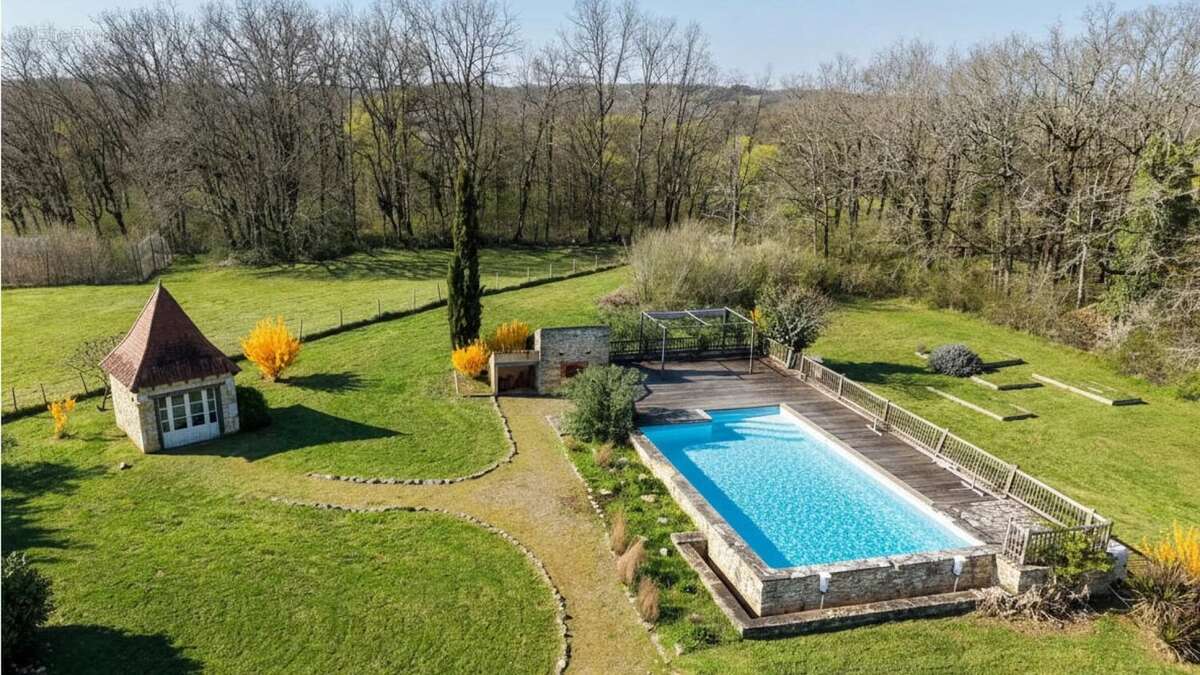 Maison à SALVIAC
