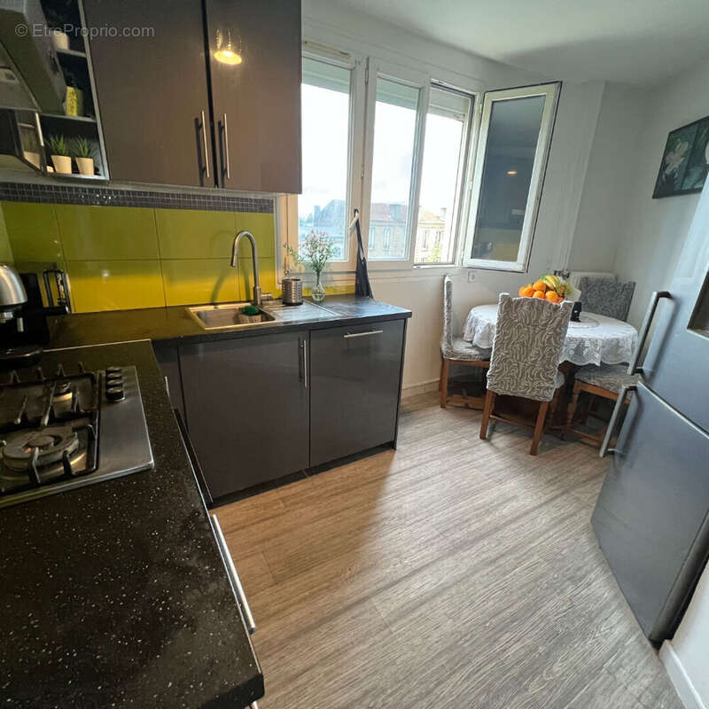 Appartement à LES PAVILLONS-SOUS-BOIS