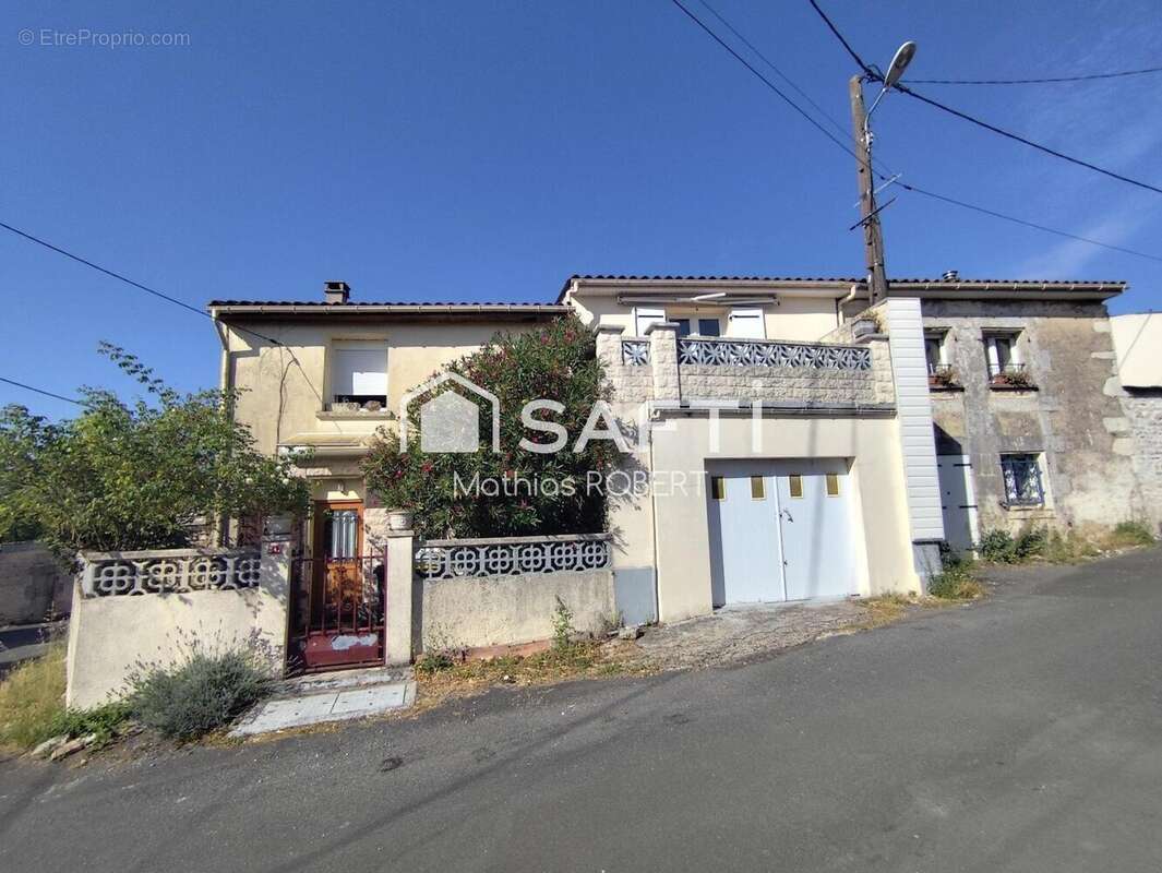 Photo 2 - Maison à CHAMPNIERS