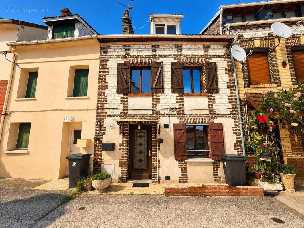 Photo 1 - Maison à SAINT-ETIENNE-DU-ROUVRAY