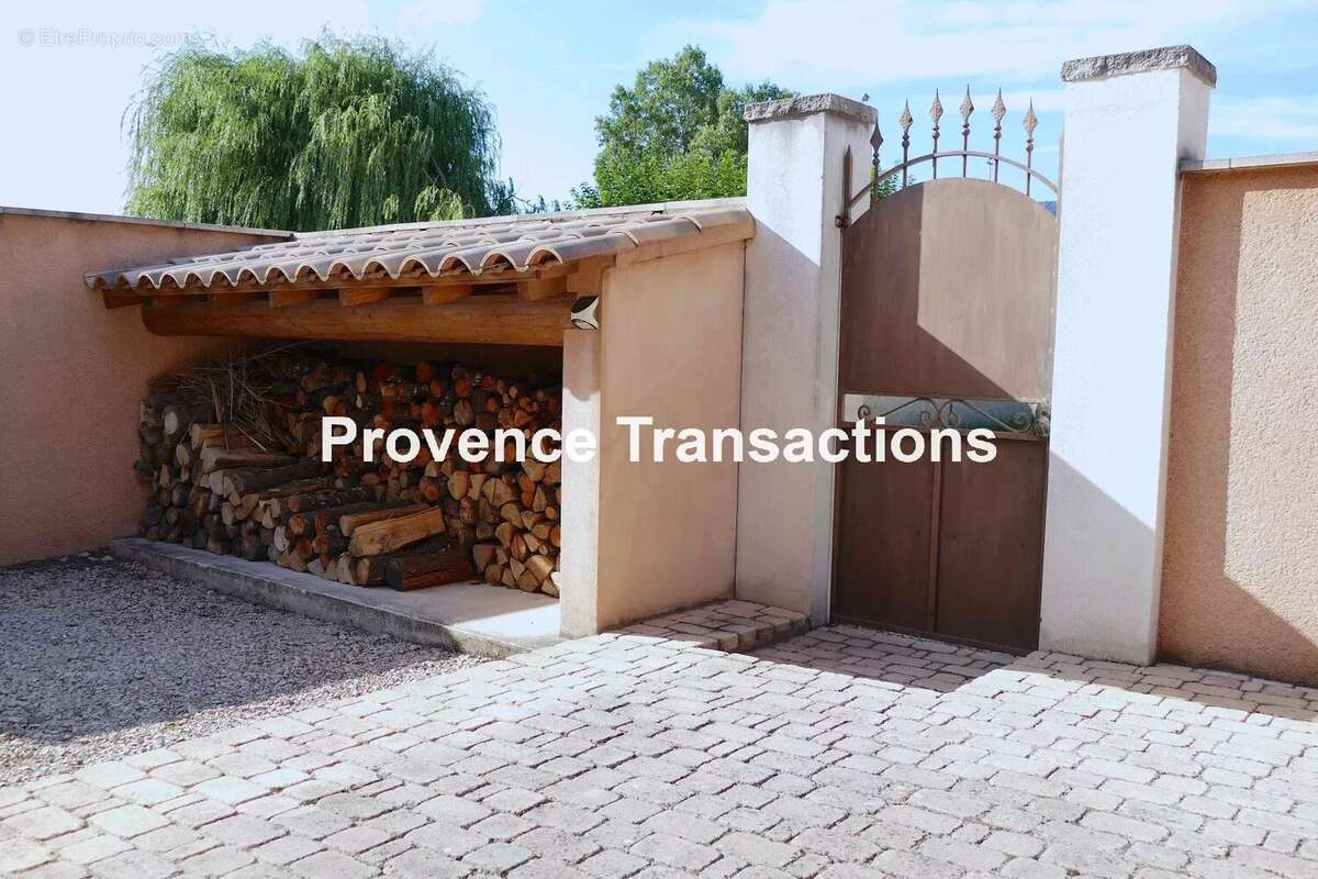 Très belle maison avec grandes dépendances - photo 22