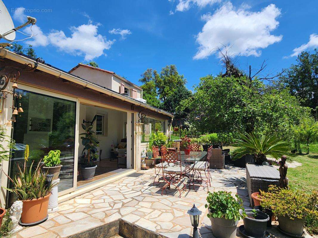 Maison à BAGNOLS-EN-FORET