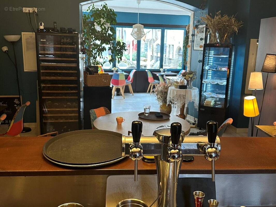 Commerce à BONNIEUX