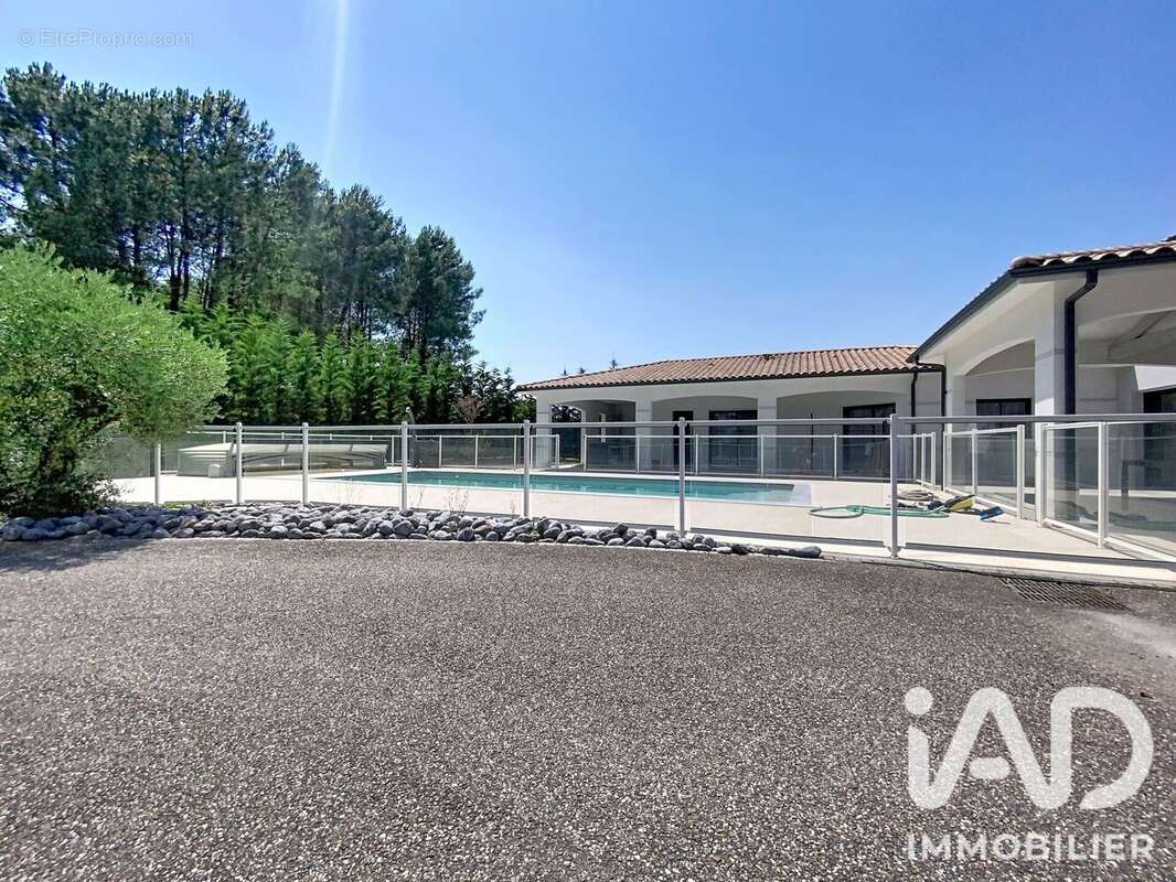 Maison 236 m² à Langon  - photo 2