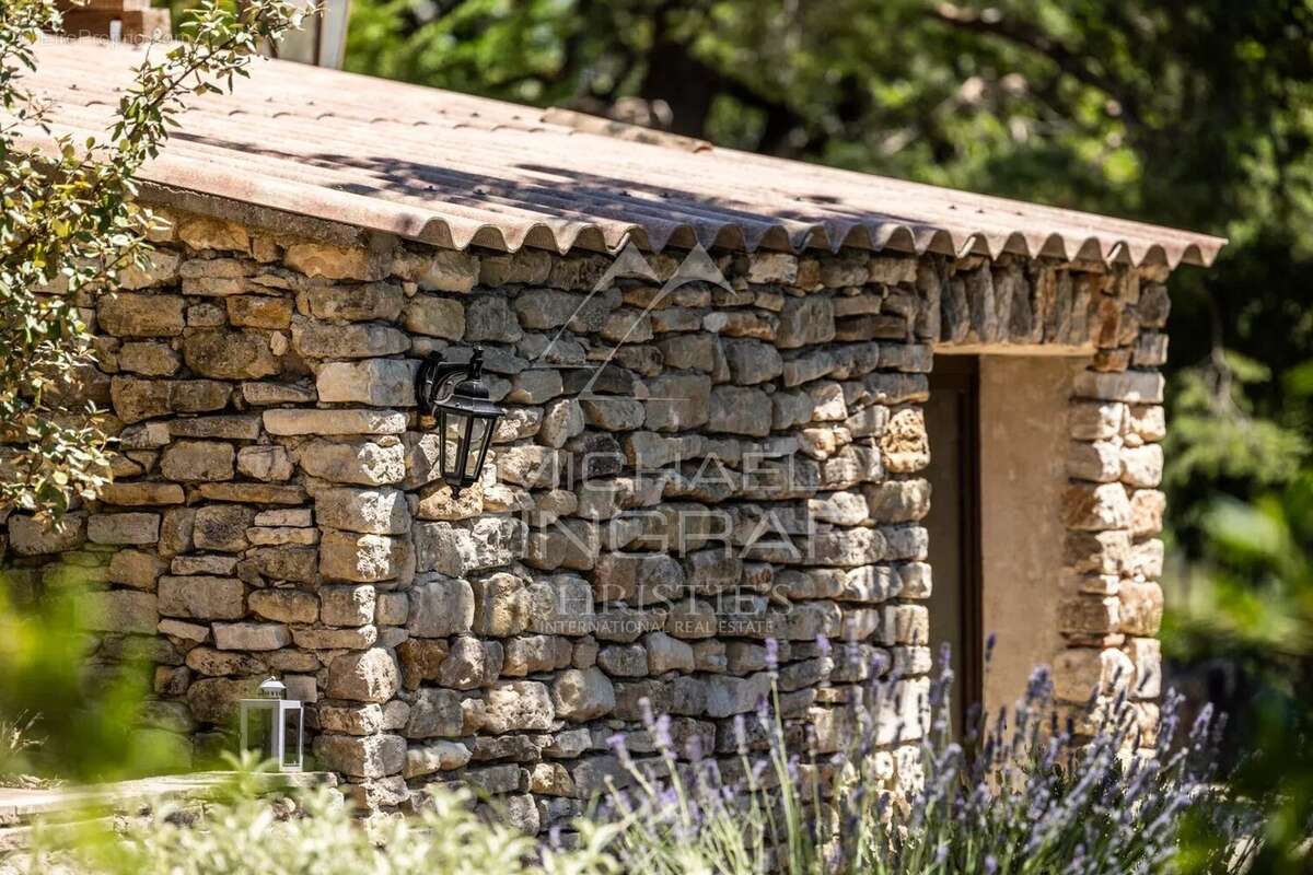 Exclusivité - Luberon - Belle propriété avec piscine et dépendances - photo 10