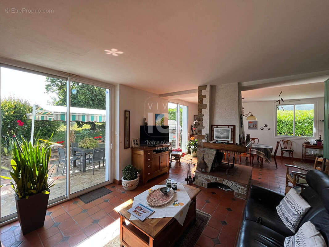 Maison à LA CHAPELLE-BASSE-MER