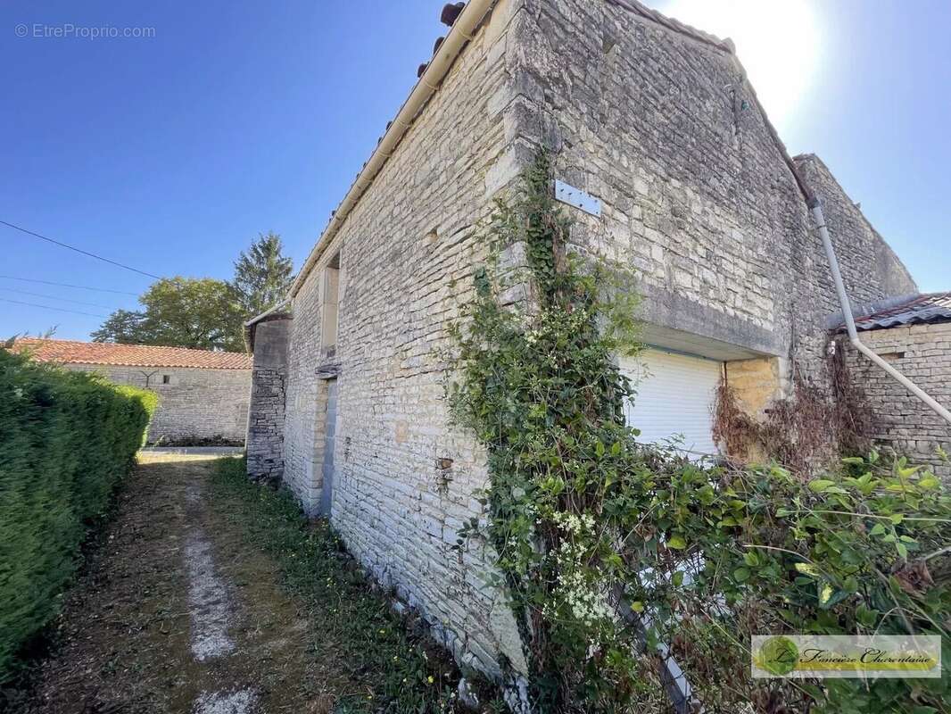 Maison 76 m² à Les Gours  - photo 17