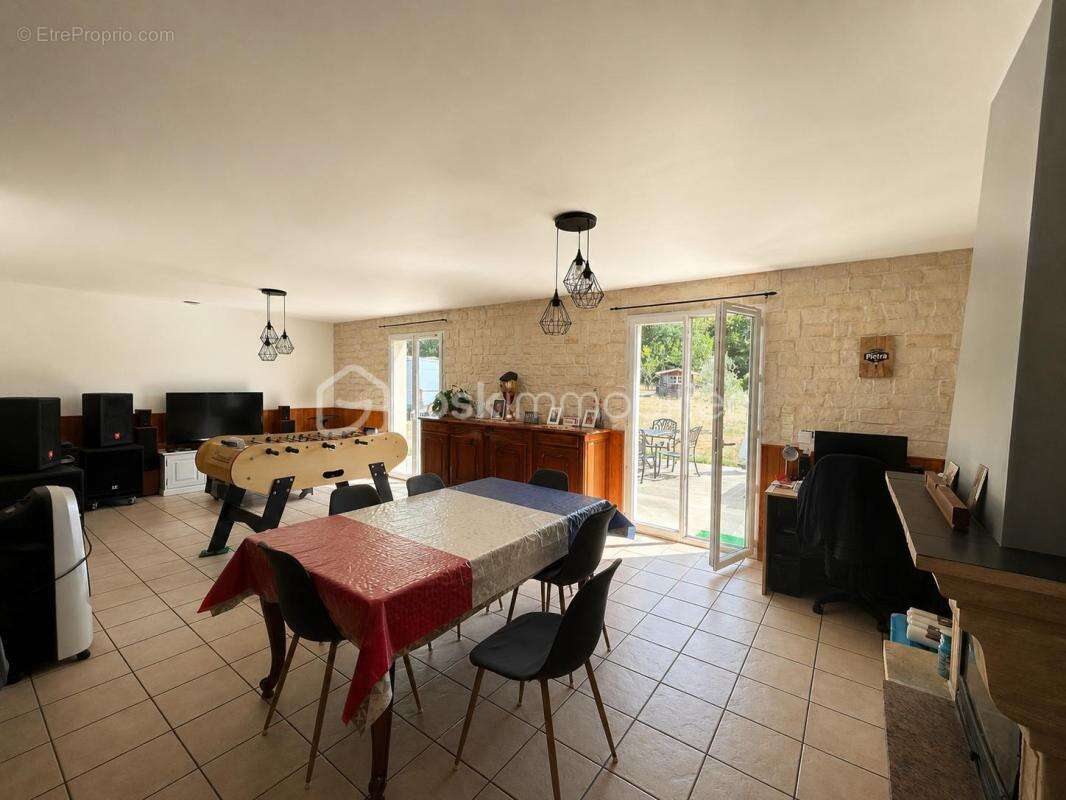 Maison de plain-pied avec nombreuses dépendances sur plus de 3 900 m² – Chepniers - photo 2