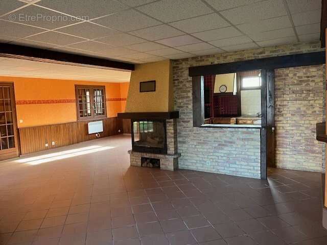 Commerce à VARENNES-VAUZELLES