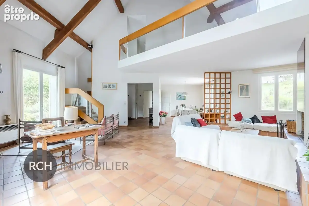 Proche Montfort-l'Amaury - Maison d'architecte baignée de lumière avec piscine chauffée et terrain arboré - photo 6
