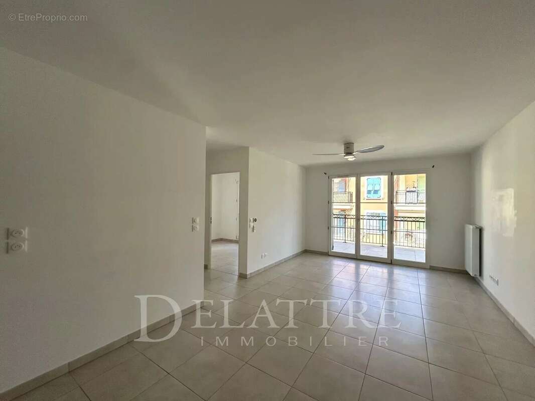 Appartement à ROQUEFORT-LES-PINS