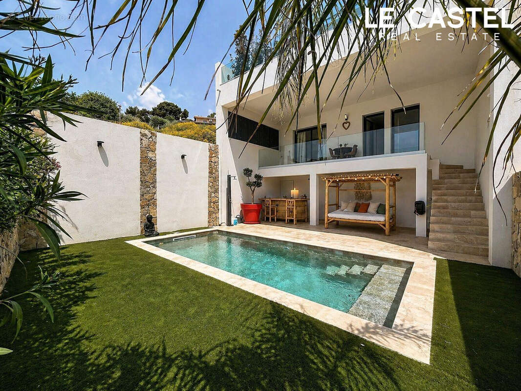 Maison à CEYRESTE