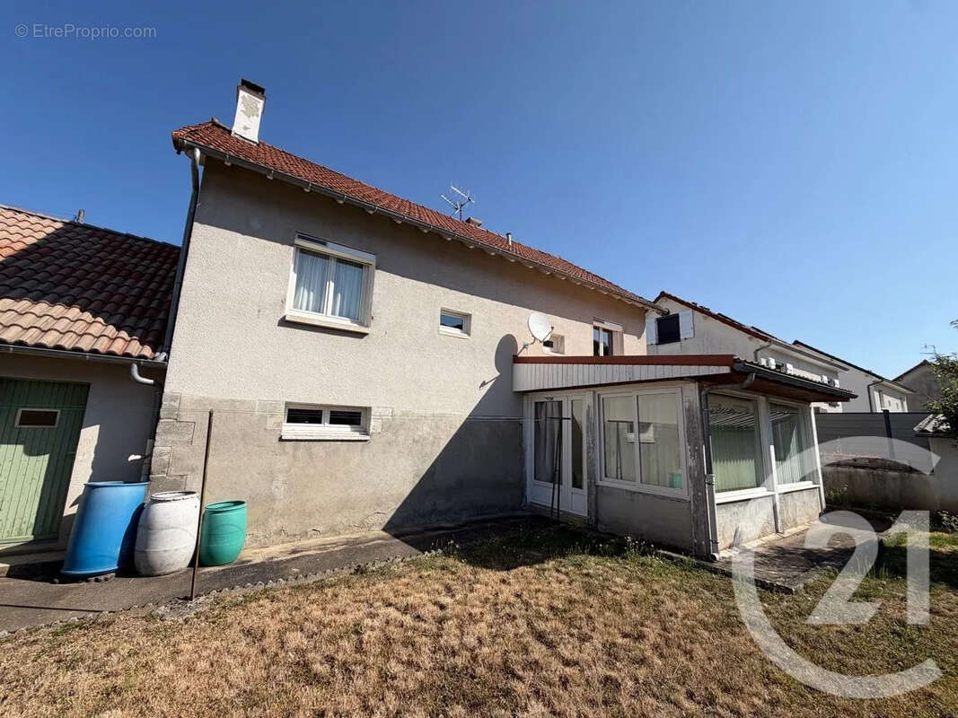Maison 146 m² à Jussac  - photo 4