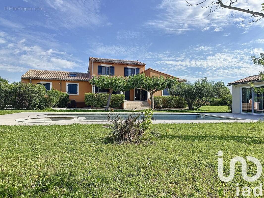 Photo 1 - Maison à ENTRAIGUES-SUR-LA-SORGUE