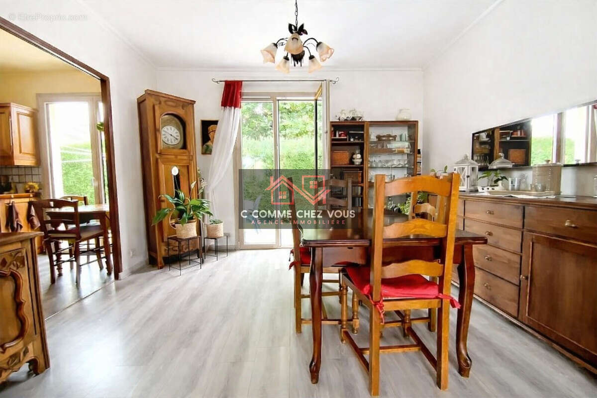 Maison à OZOIR-LA-FERRIERE