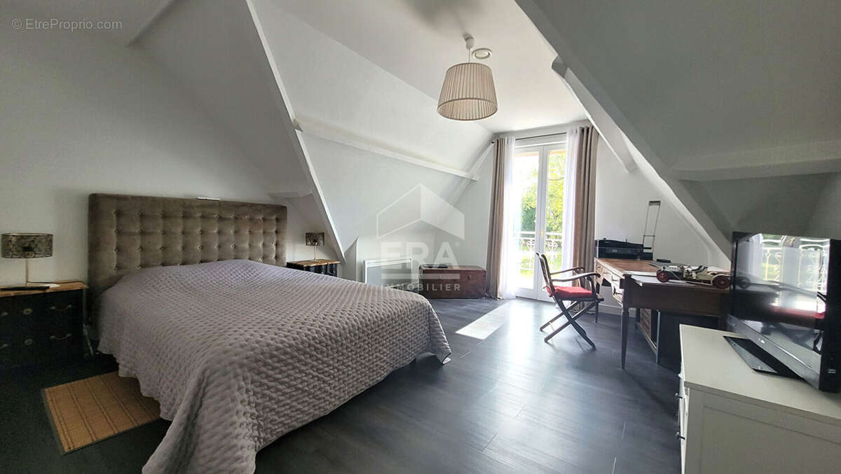 Demeure de caractère de 286m² habitable avec piscine au sel et prestations de qualité - photo 8